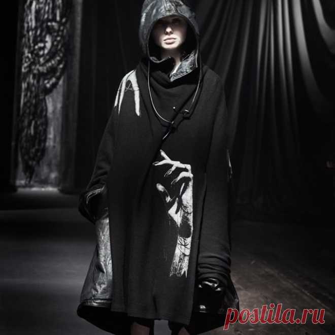 Женская коллекция Йоджи Ямамото осень-зима 2021/2022 - FashionView.ru - ВСЯ МОДА В ДЕТАЛЯХ Откройте для себя женскую коллекцию одежды знаменитого японского дизайнера Yohji Yamamoto осень-зима 2021/2022. Йоджи Ямамото