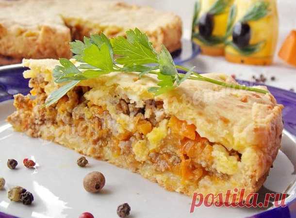 Сырный пирог с тыквой и мясом - У нас так Этот потрясающе аппетитный пирог состоит из тонких слоёв вкуснейшего песочно-сырного теста, между которыми – много сочной начинки из фарша с лучком и тушёной тыквой. Очень сытное сочетание! В...
