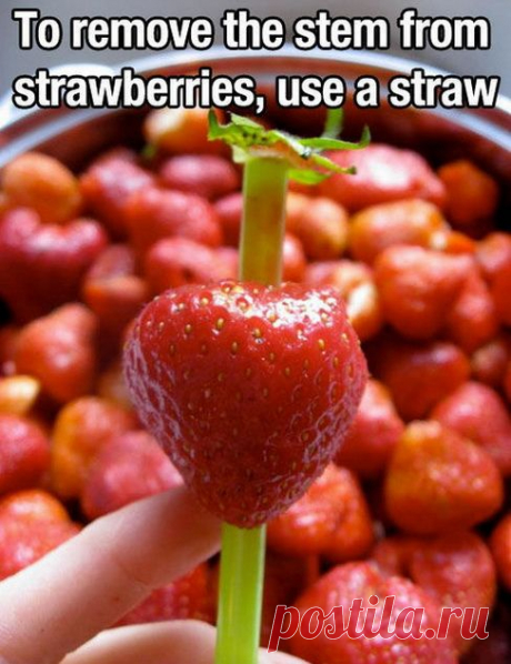 С помощью соломинки легко удалить плодоножки клубники