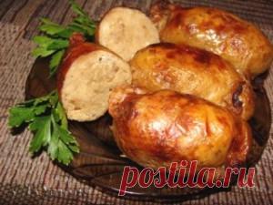 Фаршированная куриная шейка Фаршированная куриная шейка очень вкусное и оригинальное  мясное блюдо по вкусу напоминает домашнюю колбасу и хорошо  сочетается с картофелем и любыми овощными блюдами.