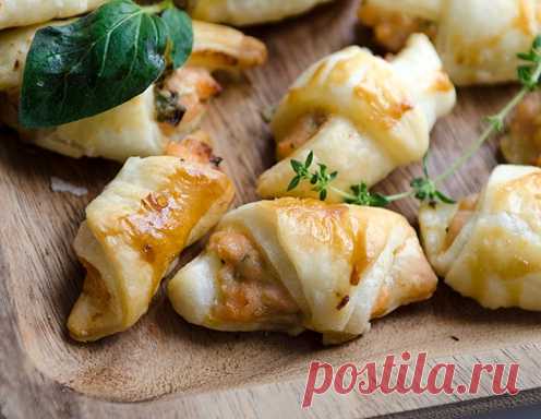 Закуска из копчёного лосося
Отличный рецепт приготовления вкуснейшей закуски из слоеного теста и копченого лосося.