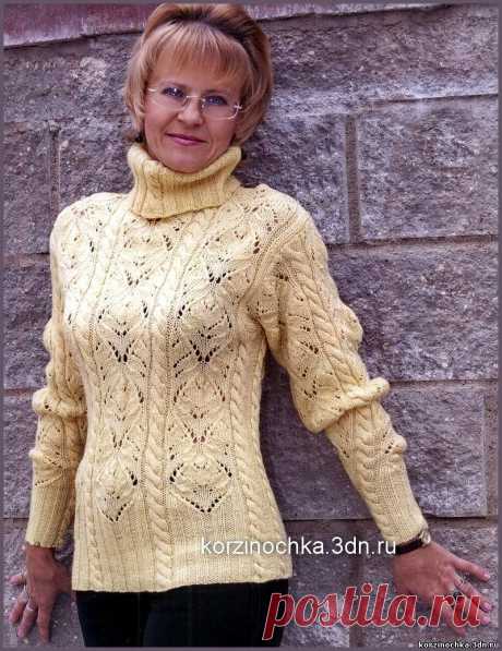 Вязаный свитер с ажурным рисунком