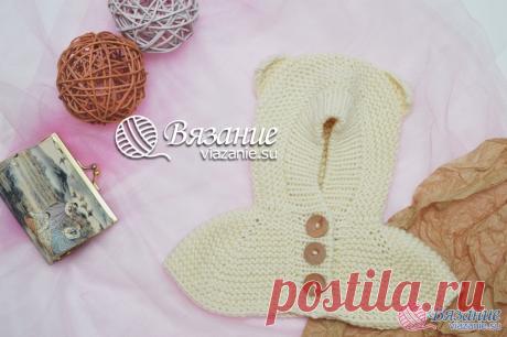 Шлем "Медвежонок" Милый шлем "Медвежонок", вяжем спицами для ребенка.Использовалась пряжа 100% меринос (120 м/100г). Спицы круговые 2,75 и 3,5. Пуговки 3 шт.Размер на 10-12 месяцев(реально на 3-6 мес.).Расход пряжи 150 гНабираем петли на спицы меньшего размера - 58 п.Вяжем поворотными рядами, все петли