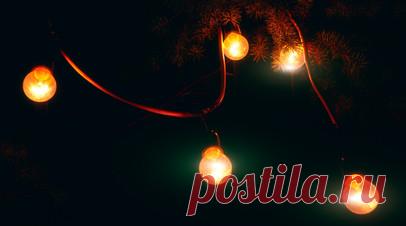 Физик Бахвалова назвала самыми опасными гирлянды с лампами накаливания. Кандидат физико-математических наук, преподаватель кафедры наноэлектроники РТУ МИРЭА Татьяна Бахвалова рассказала, что гирлянды с лампами накаливания могут привести к возгоранию бумажных украшений, штор или сухой хвои. Читать далее