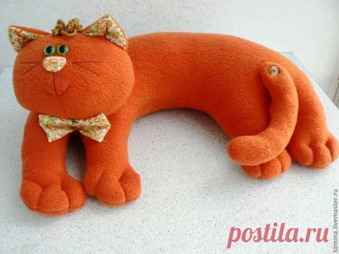 «Мягкая игрушка как диванная подушка - рыжий кот.