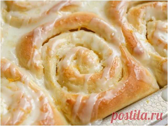 Апельсиновые булочки 
Ароматные, пушные и очень вкусные булочки станут прекрасным лакомством к вашему чаепитию. 

Ингредиенты:
300 гр - муки
20 гр - слив масла
1/2 стакана - теплой воды
1 шт.- яйцо
2 ч л - сухих дрожжей
2 ст л - апельсинового сока
1 ст л - сахара
цедра - 1 большого апельсина(или 2 средних)
щепоть - соли
1 ст л - сахарной пудры
30 гр - слив масла
2 ст л - апельсин сока

Для глазури:
2 ст л - сахарной пудры+2 ст л апельсин сока

Приготовление:
1.В теплой вод...