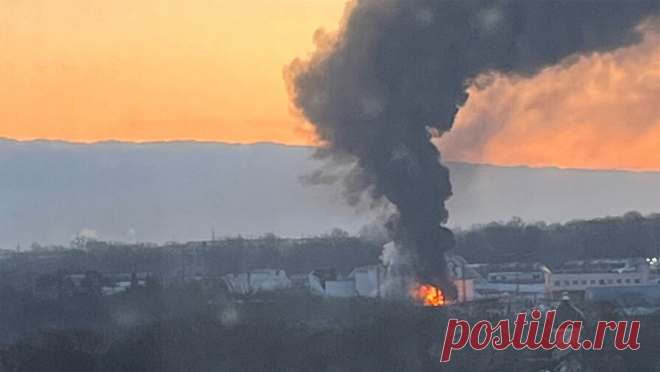 В Орле ликвидировали последствия ночной атаки беспилотника. В Орле ликвидированы последствия ночной атаки беспилотника. Об этом сообщил губернатор Орловской области Андрей Клычков. По его словам, возникшее задымление не представляет никакой опасности и является последствием работы пожарных служб. ...