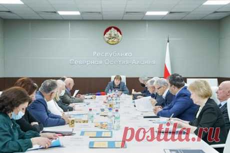 В Северной Осетии назвали лауреатов премии имени Коста Хетагурова. Лауреатов премии имени Коста Хетагурова назвали в Серверной Осетии. Победителями премии стали поэт и журналист Борис Касаев (книга «Колокола души: стихи») и авторский коллектив, состоящий из Алика Караева, Тимура Сикоева и Мераба Халиева за постановку «Праздник в горах».