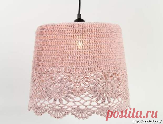 Вязаная люстра или абажур из салфетки - Самоделкино - медиаплатформа МирТесен Всем привет! Сегодня у нас тема украшения интерьера своими руками и создания уюта в доме. Заменить старый абажур можно легко и быстро и для этого совсем не обязательно идти в магазин за новым плафоном. Может у вас дома имеются круглые вязаные салфетки или небольшие скатерти? Проявив фантазию можно...