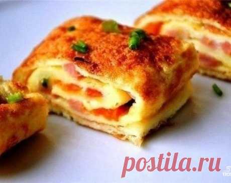 Омлет с ветчиной и помидорами