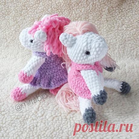 Видео МК по вязанию такой милой плюшевой поняшки. Понадобится плюшевая пряжа - половина моточа и крючок номер 4
https://youtu.be/UJU98XikCX0