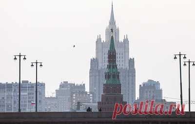 Россия ввела ответные санкции против Британии. В список включили британских подданных, а также "сотрудничающих с деструктивными британскими медиа- и консалтинговыми структурами граждан третьих стран"