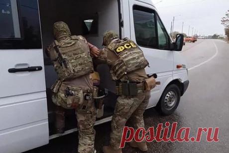 ФСБ в 2023 году задержала в Крыму 18 украинских агентов и пособников за диверсии. ФСБ задержала в 2023 году в Крыму 18 украинских агентов и их пособников за диверсии и подрывы автомобилей. Задержанные причастны к пяти диверсиям на железных дорогах в Симферопольском, Кировском районах Крыма и в районе города Феодосии; подрывам газопроводов в городе Симферополе и поселке Кореиз.