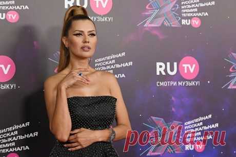 Боня прокомментировала конфликт с Собчак. Бывшая участница реалити-шоу «Дом-2», телеведущая Виктория Боня назвала возможную причину конфликта с журналисткой и экс-ведущей проекта Ксенией Собчак. Блогерша заявила, что коллега начала проявлять к ней неприязнь после ее успеха в Европе, в частности, после нескольких появлений на красной ковровой дорожке Канн.