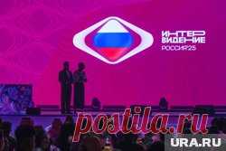 16-9-25--Стали известны международные ведущие «Интервидения» Китайский шоумен Lay (настоящее имя — Мэн Лэй) и индийская актриса Стэфи Патель будут вести песенный конкурс «Интервидение» в качестве международной парой ведущих - URA.RU