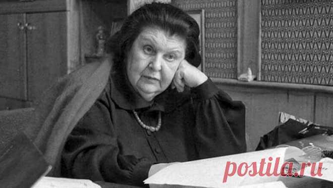 Мудрая цитата Натальи Бехтеревой о ложных жизненных ценностях
Мы часто можем путать настоящие жизненные ценности и ложные. Ведь есть люди вокруг, общество. И они способны навязывать своё. И мы забываем о том, что действительно нам ценно. Наталья Бехтерева поможет нам разобраться с этим вопросом. Прочитаем её и будем разбираться. «Мы бьемся с жизнью, думаем: вот получим премию, купим квартиру, машину, завоюем должность — […]
Читай пост далее на сайте. Жми ⏫ссылку выше