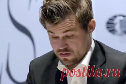 Реакция Карлсена на грубую ошибку Непомнящего попала на видео. Норвежец Магнус Карлсен эмоционально отреагировал на грубую ошибку россиянина Яна Непомнящего в девятой партии матча за мировую шахматную корону. Норвежец несколько раз внимательно посмотрел на фигуры, помотал головой и изумленно поднял брови. Лицо спортсмена выражало глубокое удивление.