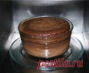 Шоколадный кекс в микроволновке за 5 минут. Рецепт с видео тут -  http://vse.cookingtip.ru/kulinariya/shokoladny-j-keks-v-mikrovolnovke-za-5-minut/
Очень вкусно и супер-просто.