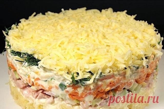 Слоеный салат с копченой курицей и лапшой быстрого приготовления — БЛИНЧИК
