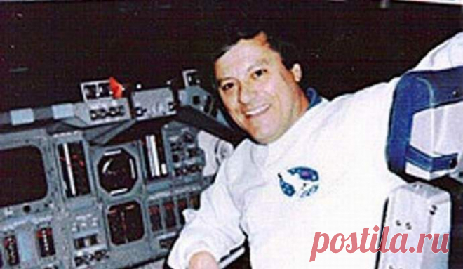 Бывший сотрудник НАСА утверждает, что астронавты общались с пришельцем