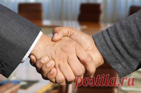 Украинцам рекомендовали воздержаться от рукопожатий с шахматистами из РФ. Международная федерация фехтования также решила заменить рукопожатия на приветствия на расстоянии.