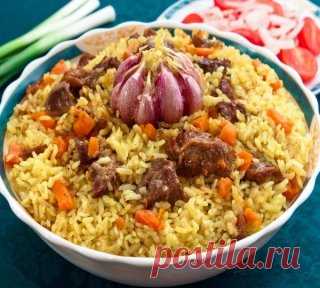Секреты вкусного плова! Плюс поэтапное приготовление узбекского плова!
Секреты вкусного плова
* Морковь нужно резать длинной соломкой и ни в коем случае не тереть. Не бойтесь переборщить с длиной, чем длиннее соломка, тем вкуснее плов.
* Лучшая посуда для плова — толстая чугунная кастрюля, глубокая и толстая сковорода, чугунный казан. В любом варианте – с плотно прилегающей крышкой.
* Соль и специи лучше всего добавлять в середине приготовления зирвака (так восточные народы называют «заправк