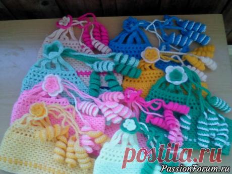 Весенние повязки на голову для девочек. - запись пользователя falconet-n (Nadezhda) в сообществе Вязание спицами в категории Вязание спицами аксессуаров В прошлом году уж очень популярными у меня были вот такие повязочки. Идея из интернета, рисунок подбирала сама. Очень хорошо "сидит" на головке, не сбивается. Хорошо подходит под капюшон. Не жарко и ушки прикрыты.