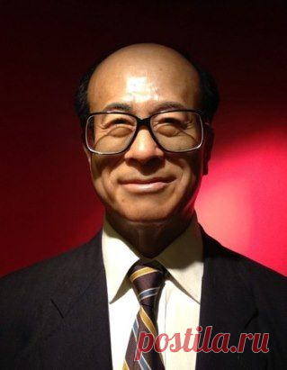 Китайских миллиардер сделал своим сотрудникам подарок и отвёз их на дорогой курорт. Наш шеф уехал в отпуск на месяц - тоже своего рода подарок.