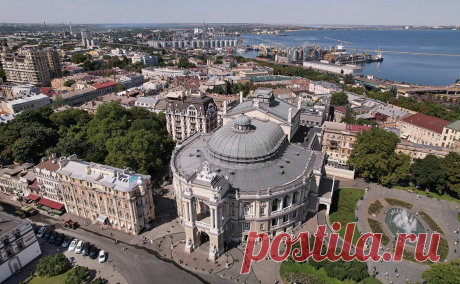 В Одессе переименуют улицы Жванецкого, Паустовского и Ильфа и Петрова. В общей сложности власти намерены переименовать 84 объекта в Одессе и области. Процесс смены названий топонимов, связанных с Россией или СССР, активизировался на Украине после начала военной операции