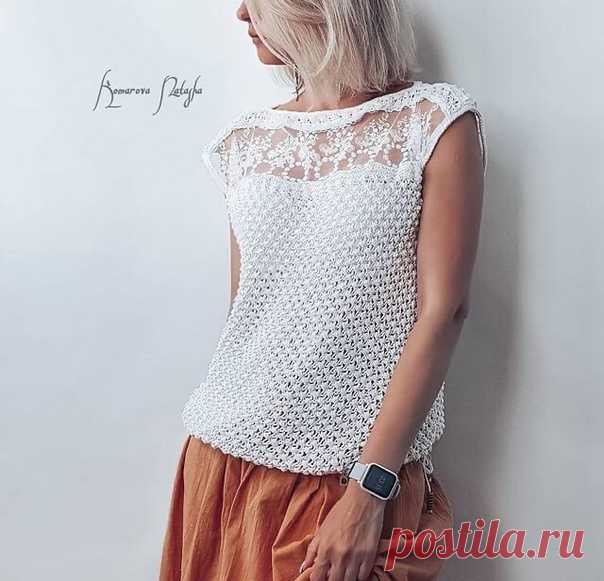 Топ от komarova_knit
https://www.instagram.com/komarova_knit/

Материалы:
Пряжа fibranatura Papyrus хлопок 78% / шёлк 22% 120м/50 гр. Расход 5 мотков.
Кружево любое на ваш вкус , ширина . 11 см , расход 1 метр (лучше взять с запасом).
Спицы 3,5

Футболка связана узором 