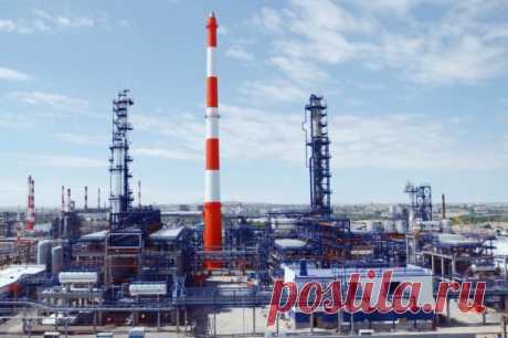 Российские НПЗ восстановили объемы производства бензина после падения. Объемы выработки топлива снижались в марте.