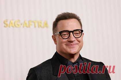Брендан Фрейзер едва не погиб на съемках фильма «Мумия». Брендан Фрейзер рассказал, что чуть не погиб на съемках фильма «Мумия», вышедшего в 1999 году. Артист сообщил, что для выполнения одного из трюков его должны были подвесить на тросе, однако член съемочной группы, занимавшийся этим, поднял веревку слишком высоко, из-за чего актер потерял сознание.