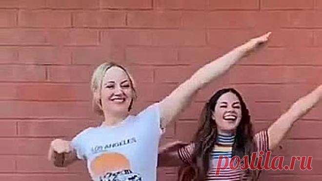 Эти девчули взрывают интернет своими танцами 🤩💥🔥👍 Заряд позитива обеспечен 😁