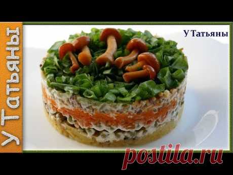 Изумительный постный слоеный салат – это на удивление вкусное и питательное блюдо, которое станет прекрасной альтернативой традиционному мясному салату. В современном мире все большее количество людей стараются соблюдать пост. Какие бы ни были мотивы (дань моде или настоящая вера), но в любом случае приходится готовить без продуктов животного происхождения.