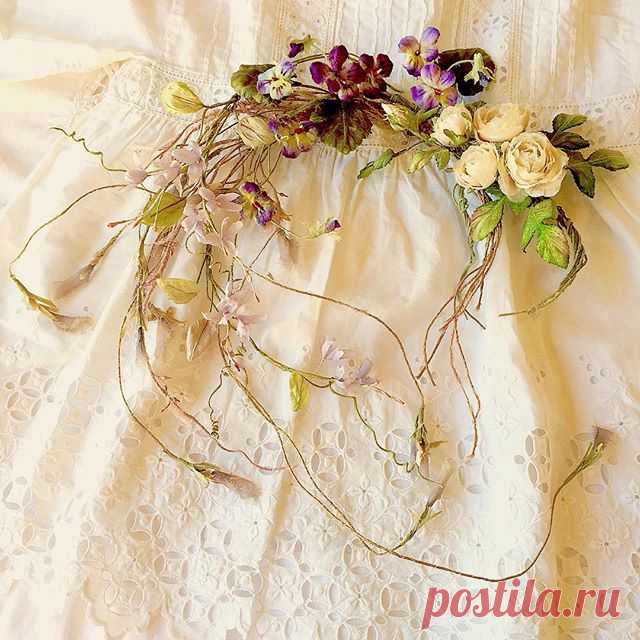 💠
本日の布花レッスン
薄紫の野花Ｉさんの作品
上品で儚げな小花
優しい花色の布花と一緒に撮影
手前の花なんですが、、、
よく見えない💦
・
#布花 #染め花  #野花
#布花教室