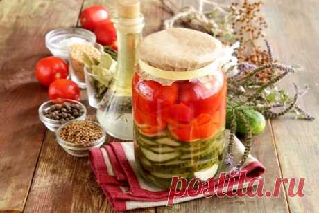 Маринованное ассорти с помидорами и огурцами