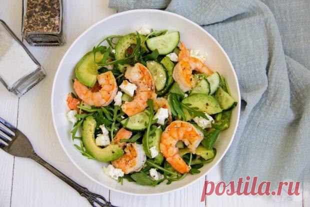 Салат с креветками авокадо и огурцом