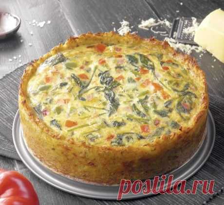Картофельный пирог «Драник» с вкуснейшей начинкой. Очень вкусный рецепт Картофель и макароны – эти продукты мы знаем и любим. Но очень уж они простые и привычные… Хорошо, что из этих простейших продуктов можно приготовить вкуснейшие пироги? Как это сделать, мы сегодня и узнаем!

Ингредиенты:



Для картофельной основы:

 	1.5 кг картофеля
 	2 яйца
 	1 чайная л
