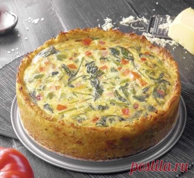 Картофельный пирог «Драник» с вкуснейшей начинкой. Очень вкусный рецепт Картофель и макароны – эти продукты мы знаем и любим. Но очень уж они простые и привычные… Хорошо, что из этих простейших продуктов можно приготовить вкуснейшие пироги? Как это сделать, мы сегодня и узнаем!

Ингредиенты:



Для картофельной основы:

 	1.5 кг картофеля
 	2 яйца
 	1 чайная л