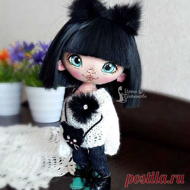 Напосылали вы мне вчера лучей трудоспособности и я нафигарила еще  детей.Девочка кошка слегка лупоглазенькая получилась.
Кстати о кошках.Вчера Маруся схватила Рамзика за его тонкую жирафью шею и заглядывая ему в вылупленные от нехватки воздуха шары вопрошала: