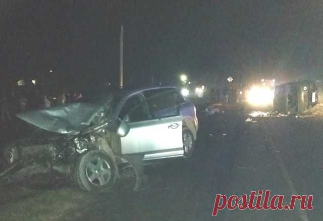 На Кубани в крупной аварии с 3 автомобилями пострадали боле 10 человек