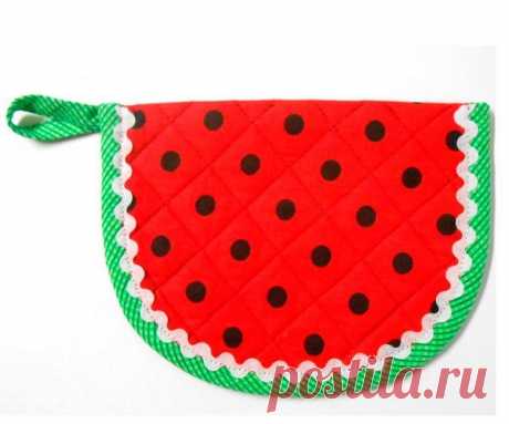 Прихватки из ткани - 11 выкроек / Увлечения и хобби Прихватки необходимы в каждом доме где хоть изредка готовят еду. Я на кухне провожу очень много времени. Для мужа и троих детей мне приходится ежедневно варить жарить и печь. Неуди...