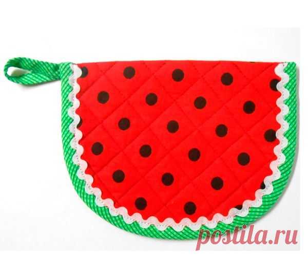 Прихватки из ткани - 11 выкроек / Увлечения и хобби Прихватки необходимы в каждом доме где хоть изредка готовят еду. Я на кухне провожу очень много времени. Для мужа и троих детей мне приходится ежедневно варить жарить и печь. Неуди...