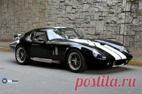 1965 Shelby Daytona Coupe Ford 4.7 V8  Мощность: 385 л.с.  Крутящий момент: 460 Нм  Разгон 0-96 км/ч: 4 сек  Макс. скорость: 306 км/ч Привод: Задний  Масса: 1045 кг