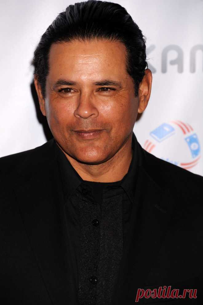 Рэймонд Крус (Raymond Cruz)