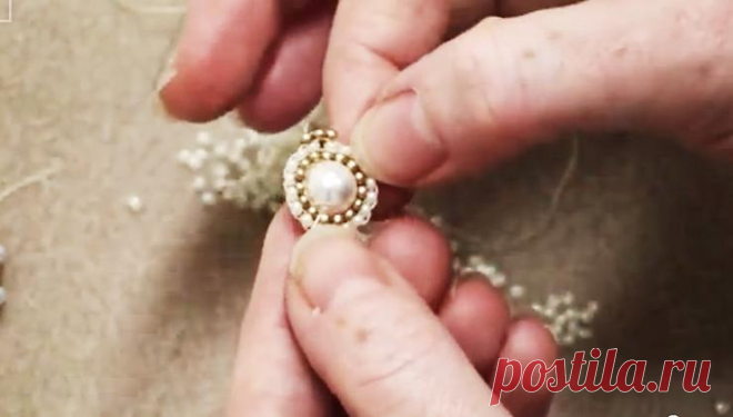How to do Circular Brick Stitch Bead Weaving around a Bead Learn how do the bead weaving technique circular brick stitch around a round bead. This creates a very uniform and pretty piece which can be used as a part of a necklace, earring, or bracelet or can be used as a button or medallion.