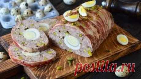 Мясной рулет с яйцами и фисташками