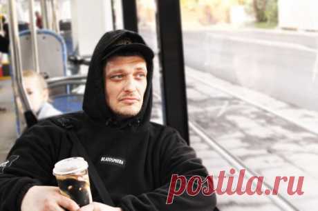 Умер работавший с Оксимироном андеграунд-рэпер Джино. Музыканта госпитализировали несколько дней назад с признаками простуды.