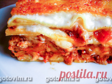 Лазанья с мясным фаршем, грибами и соусом бешамель. Рецепт с фото Лазанья - традиционное итальянское блюдо, которое вы с легкостью можете приготовить дома, используя этот подробный рецепт.  Листы лазаньи для этого рецепта берутся уже готовые, хотя при желании вы можете приготовить листы сами.