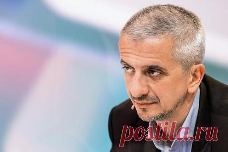 Константин Богомолов выступит свидетелем обвинения в деле против Ксении Собчак. Российский театральный деятель и кинорежиссер Константин Богомолов выступит свидетелем обвинения по делу против своей супруги, телеведущей Ксении Собчак, попавшей в число подозреваемых по делу о вымогательстве. Звездный адвокат Алешкин отметил, что показания кинодеятеля будут использованы в суде.